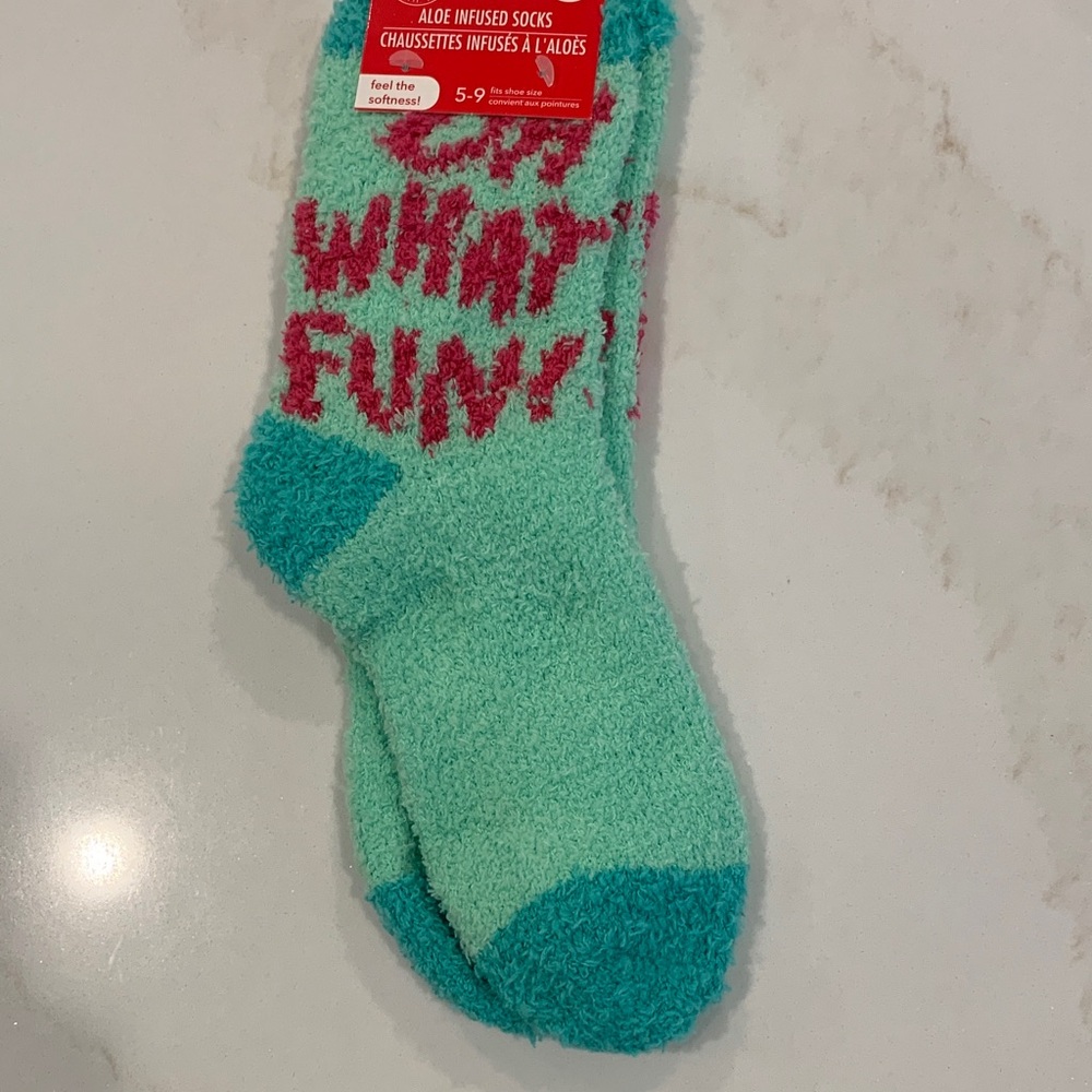 Adults Socks Christmas Aloe Infused Cozy Fuzzy Socks “Oh What Fun” 5-9-